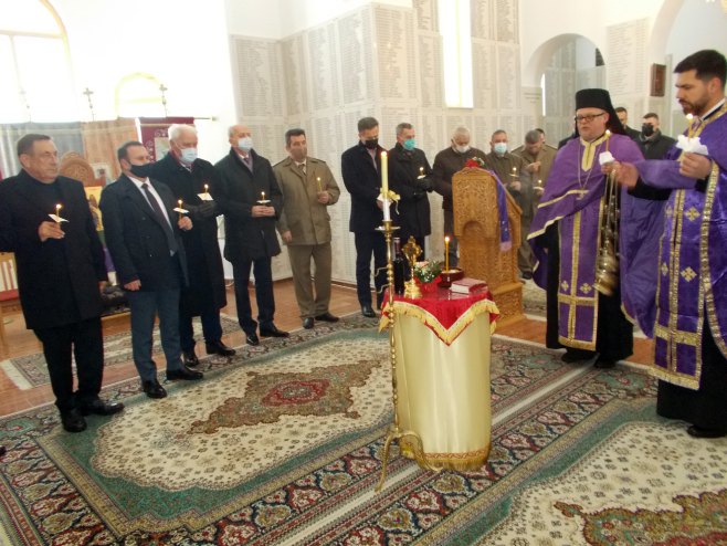 Парастос погинулм борцима у манастиру Светог великомученика Георгија на Равној Романији Парастос погинулм борцима у манастиру Светог великомученика Георгија на Равној Романији - Фото: СРНА