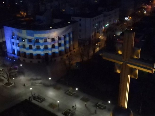 Палата Републике Српске у бојама грчке заставе (фото: instagram.com/zeljka.cvijanovic) Палата Републике Српске у бојама грчке заставе (фото: instagram.com/zeljka.cvijanovic) -