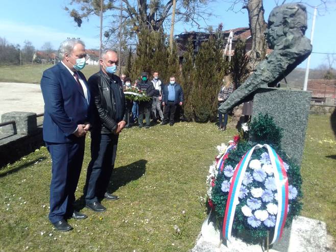 Хашани, полагање вијенаца Хашани, полагање вијенаца - Фото: СРНА