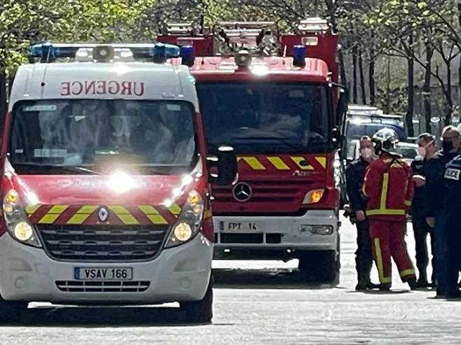 Пуцњава испред болнице у Паризу (Фото: rs.sputniknews.com) - 