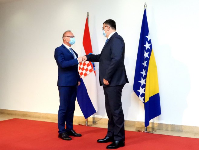 Састанак: Тегелтија са Горданом Грлићем Радманом Састанак: Тегелтија са Горданом Грлићем Радманом - Фото: РТРС