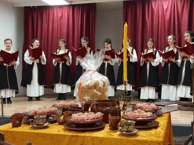 Хор ОШ Десанка Максимовић, Каменица Хор ОШ Десанка Максимовић, Каменица - Фото: РТРС