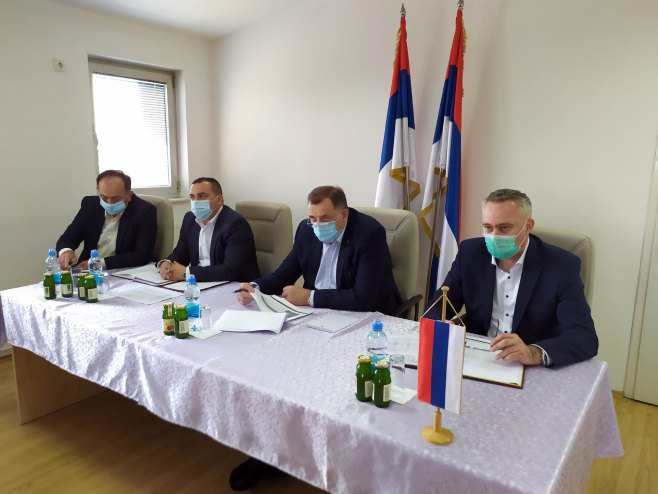 Додик и Пашалић са представницима пољопривредника Додик и Пашалић са представницима пољопривредника - Фото: СРНА