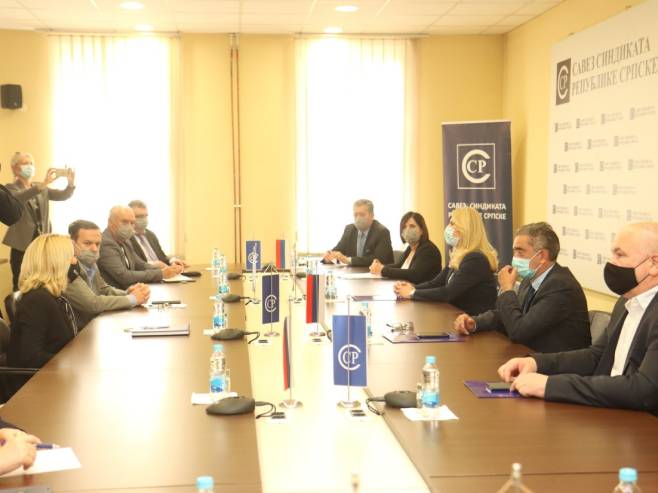 Цвијановић са представницима Синдиката Цвијановић са представницима Синдиката - Фото: РТРС