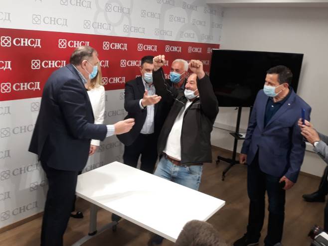Зоран Марковић побједник васкршње туцијаде у организацији Градског одбора СНСД-а Бањалука - Фото: СРНА