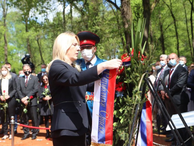 Полагање вијенаца Полагање вијенаца - Фото: РТРС