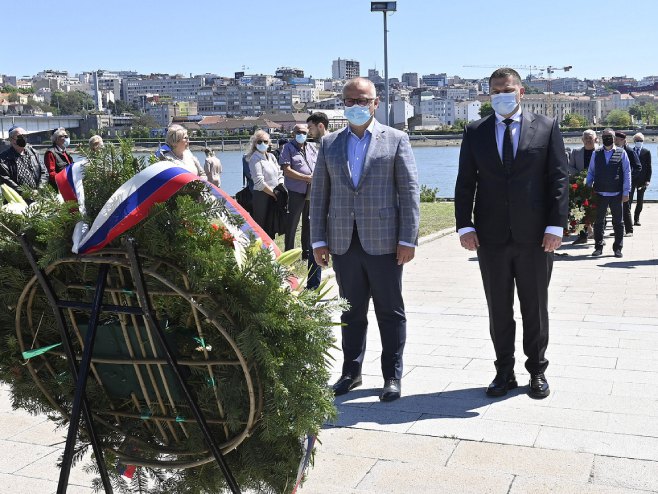 Положени венци на Споменик жртвама геноцида на Старом сајмишту (фото: beograd.rs) - 