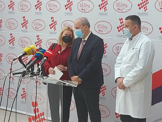 Папандреу уручио чек од 50.000 евра Ђајићу Папандреу уручио чек од 50.000 евра Ђајићу - Фото: СРНА