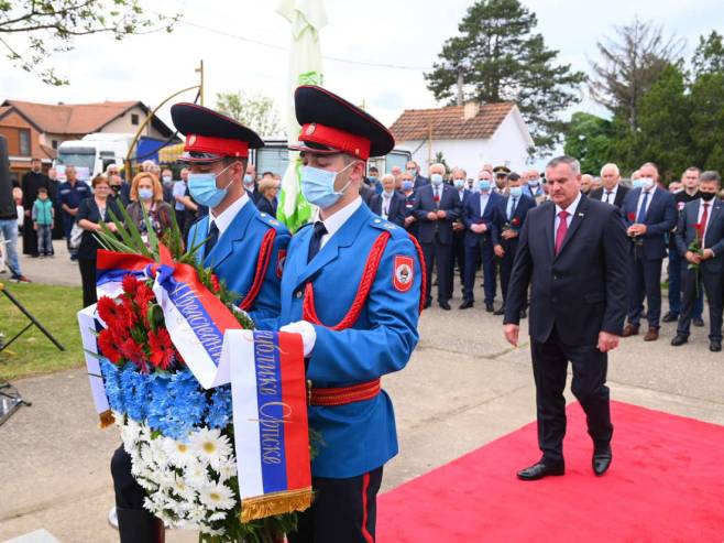 Бијељина, Пучиле:Вишковић полагање вијенца - Фото: СРНА