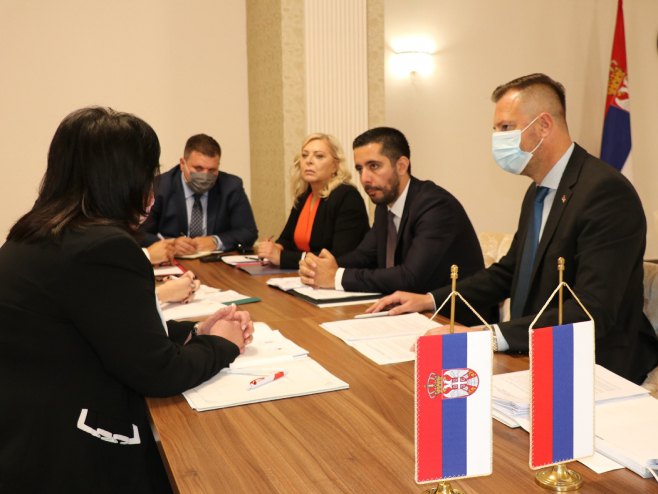 Недељко Ћорић са министрима у И. Сарајеву Недељко Ћорић са министрима у И. Сарајеву - Фото: СРНА