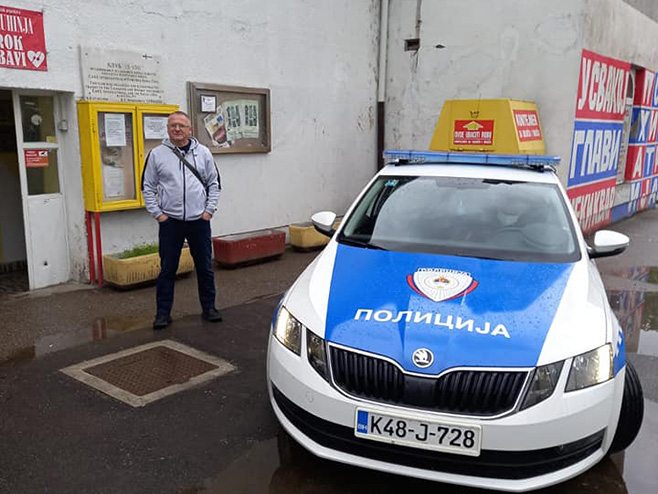 Мирослав Субашић испред просторија Јавне кухиње (Фото: ФБ/Мозаик пријатељства) - 