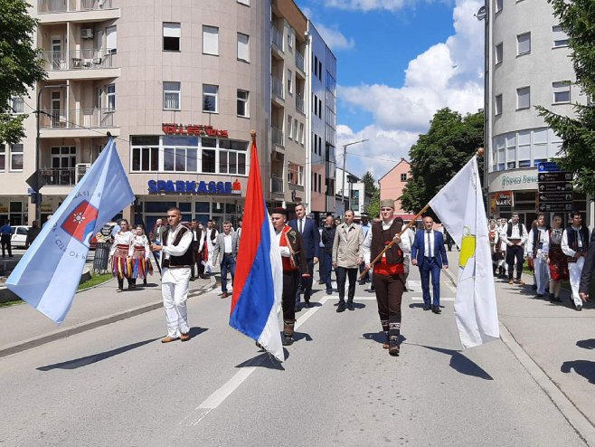 Дан одбране Приједора: Свечани дефиле градским улицама