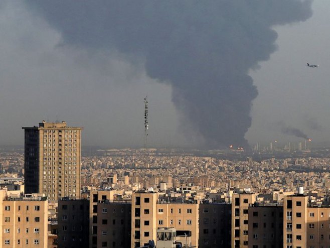 Пожар у рафинерији у Техерану (фото:Associated Press) - 