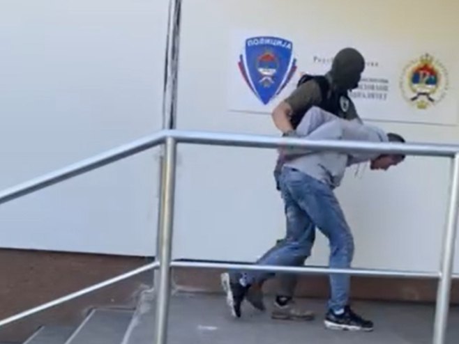 Привођење осумњичених у акцији "Аргентина" Привођење осумњичених у акцији "Аргентина" - Фото: РТРС