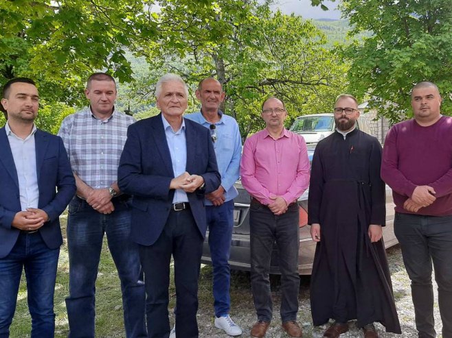 Делегације Српске и Србије у посјети селу Губин Делегације Српске и Србије у посјети селу Губин - Фото: РТРС