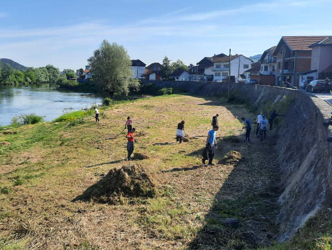 Нови Град: Акција уређења града - Фото: РТРС