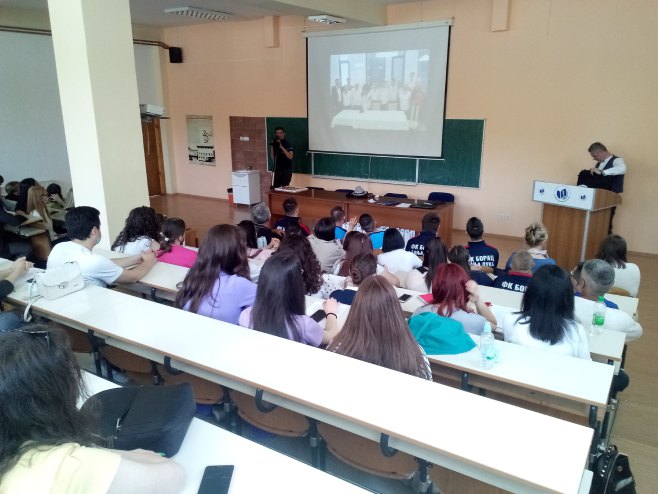 Предавање у амфитеатру Медицинског факултета - Фото: СРНА