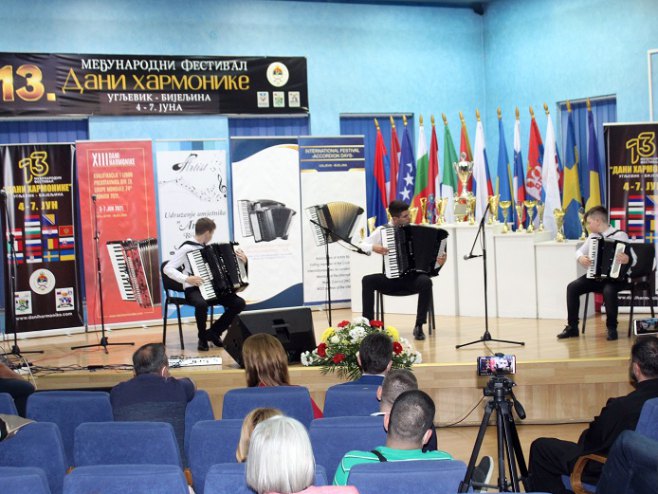 Угљевик - Тринаести фестивал "Дани хармонике" Угљевик - Тринаести фестивал "Дани хармонике" - Фото: СРНА
