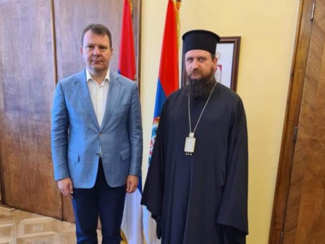 Епископ Сергије и Игор Мировић (фото: eparhijabihackopetrovacka.org) - 