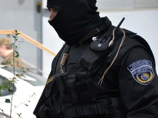 Ухапшено једно лице, претресене три локације у Сарајеву