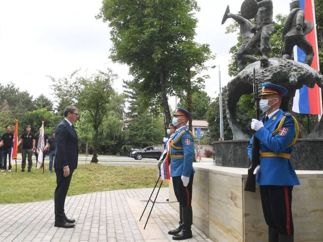 Полагање вијенаца (Фото: instagram.com/buducnostsrbijea) - 