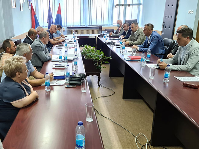 Недељко Ћорић са Управом "Жељезница" и синдикалним организацијама Недељко Ћорић са Управом "Жељезница" и синдикалним организацијама - Фото: СРНА