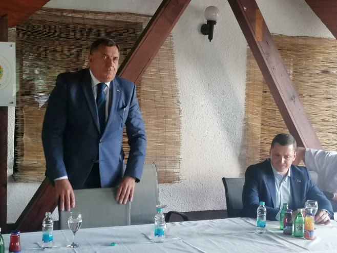 Додик у Бањи Дворови Додик у Бањи Дворови - Фото: РТРС