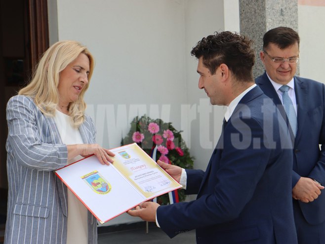 Kostajnica: Priznanje predsjednici Srpske (foto: RTRS)