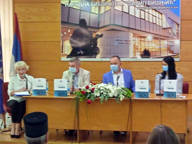 Бијељина - промоција књиге - "Наша борба са ковидом" Бијељина - промоција књиге - "Наша борба са ковидом" - Фото: СРНА