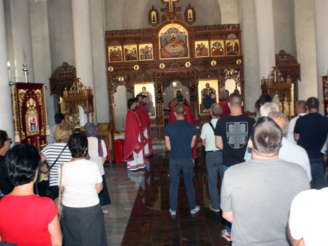 Liturgija u manastiru Svetog velikomučenika kneza Lazara, Duga Njiva 