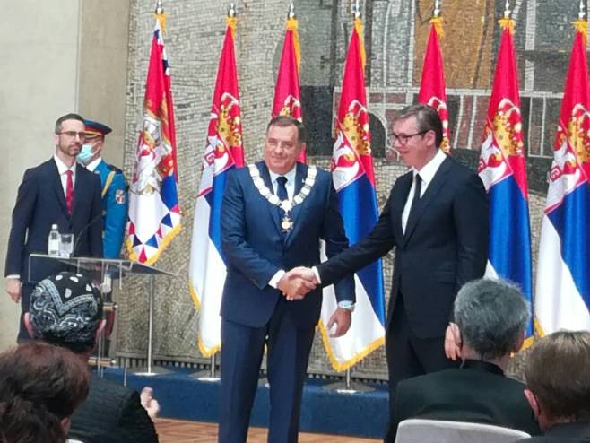 Vučić uručio Dodiku orden Republike Srbije - Foto: RTRS