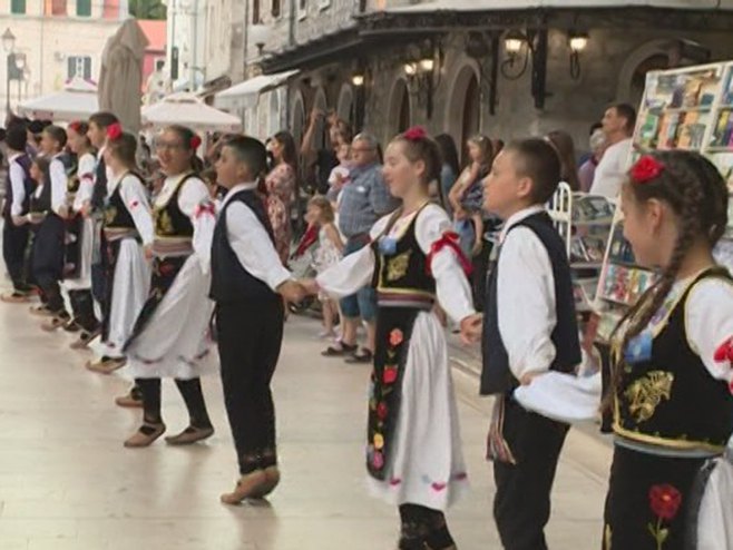 Festival folklora pored Trebišnjice - Foto: RTRS