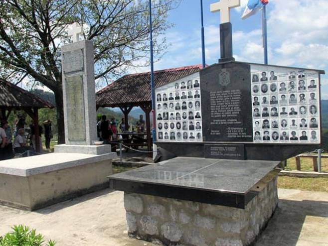 Парастос погинулим Србима на Залазју