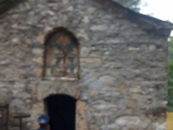 Храм Св. Петра и Павла у Броду (фото: eparhija-prizren.com) - 