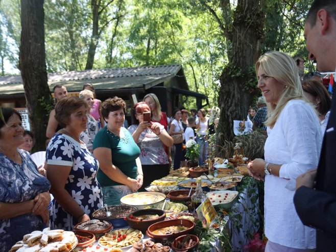 Predsjednica Cvijanović u Pelagićevu (Foto: RTRS)