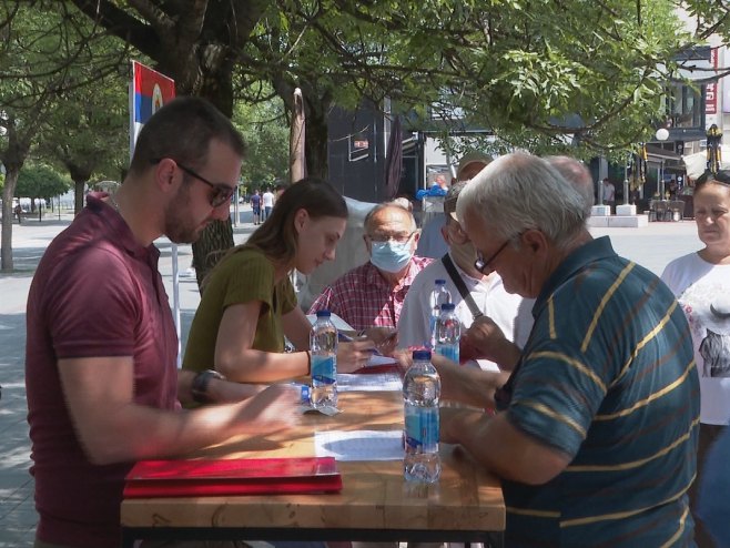 Потписивање петиције Потписивање петиције - Фото: РТРС