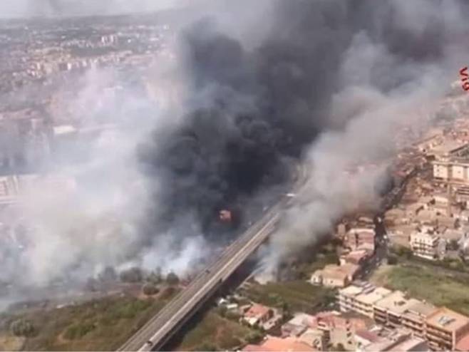Пожар на Сицилији (Фото: Ansa) - 