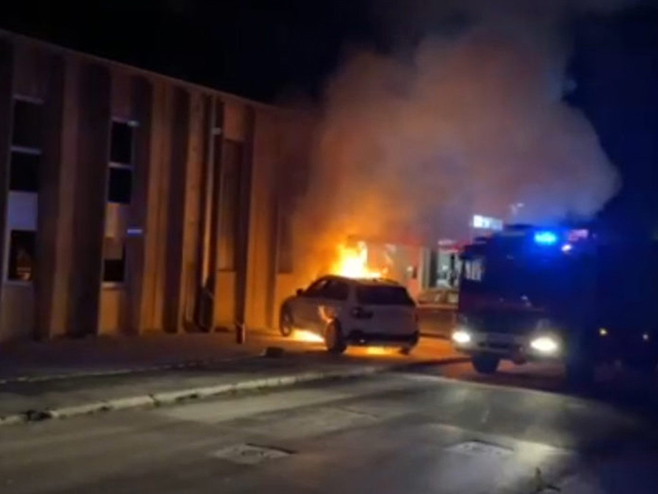 Изгорио аутомобил у Бањалуци (фото:srpskainfo.com) - 