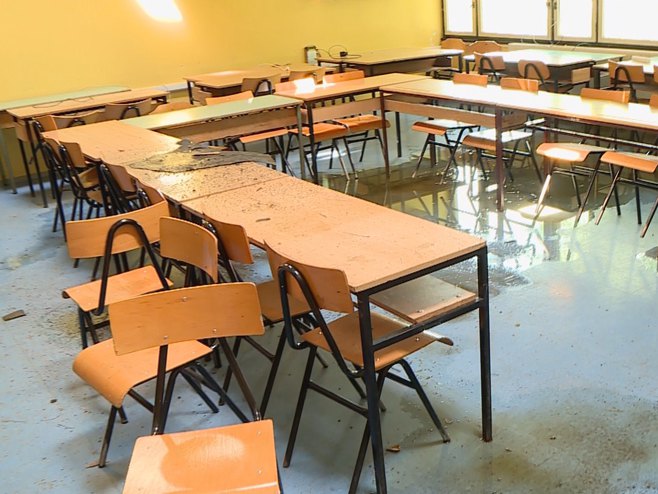 Штета на школи у Врбањи - Фото: РТРС