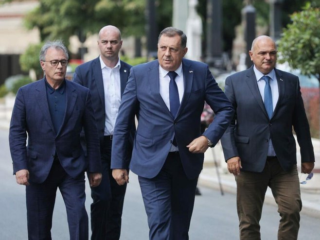 Milorad Dodik na sahrani Lazanskom (foto: Tanjug/Stefan Stojanović) 