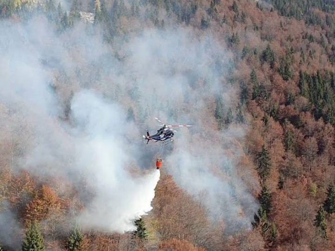 Гашење пожара (Фото: helikopterskiservis.rs) - Фото: Instagram