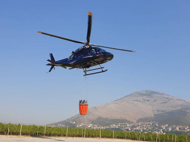 Gašenje požara (Foto: helikopterskiservis.rs) - Foto: Instagram