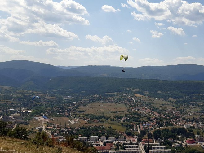 Дрвар - параглајдинг Дрвар - параглајдинг - Фото: СРНА