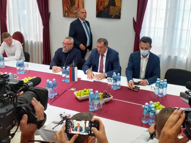 Додик са представницима српских странака и удружења у Мостару - Фото: РТРС