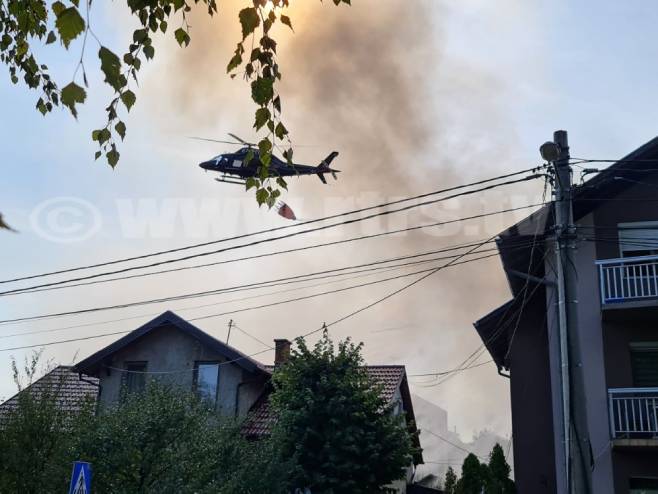 Хеликоптерски сервис - гашење пожара  у Лазареву - Фото: РТРС