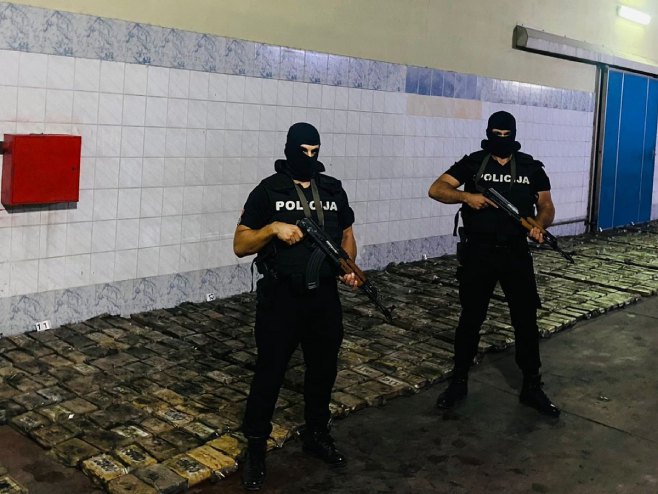 Запљена дроге (фото:@PolicijaCG) Запљена дроге (фото:@PolicijaCG) -
