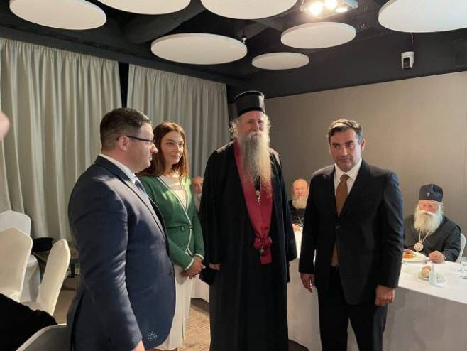 Подгорица, принц Давит Багратион Мухрани од Грузије одликовао Митрополита Јоаникија Подгорица, принц Давит Багратион Мухрани од Грузије одликовао Митрополита Јоаникија - Фото: СРНА