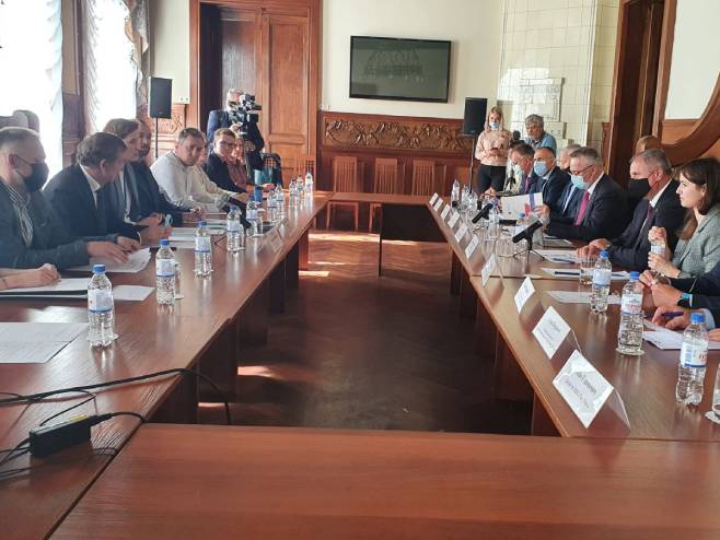 Премијер Српске са руководством Привредно-индустријске коморе Санкт Петербурга Премијер Српске са руководством Привредно-индустријске коморе Санкт Петербурга - Фото: Тwitter