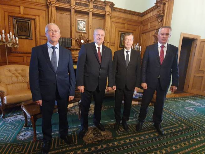 Делегација Српске у Санкт Петерсбургу (Фото: Влада Српске) Делегација Српске у Санкт Петерсбургу (Фото: Влада Српске) -