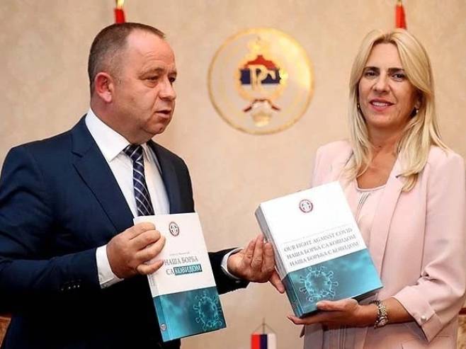 Жељка Цвијановић и Златко Максимовић (Фото: instagram.com) Жељка Цвијановић и Златко Максимовић (Фото: instagram.com) -